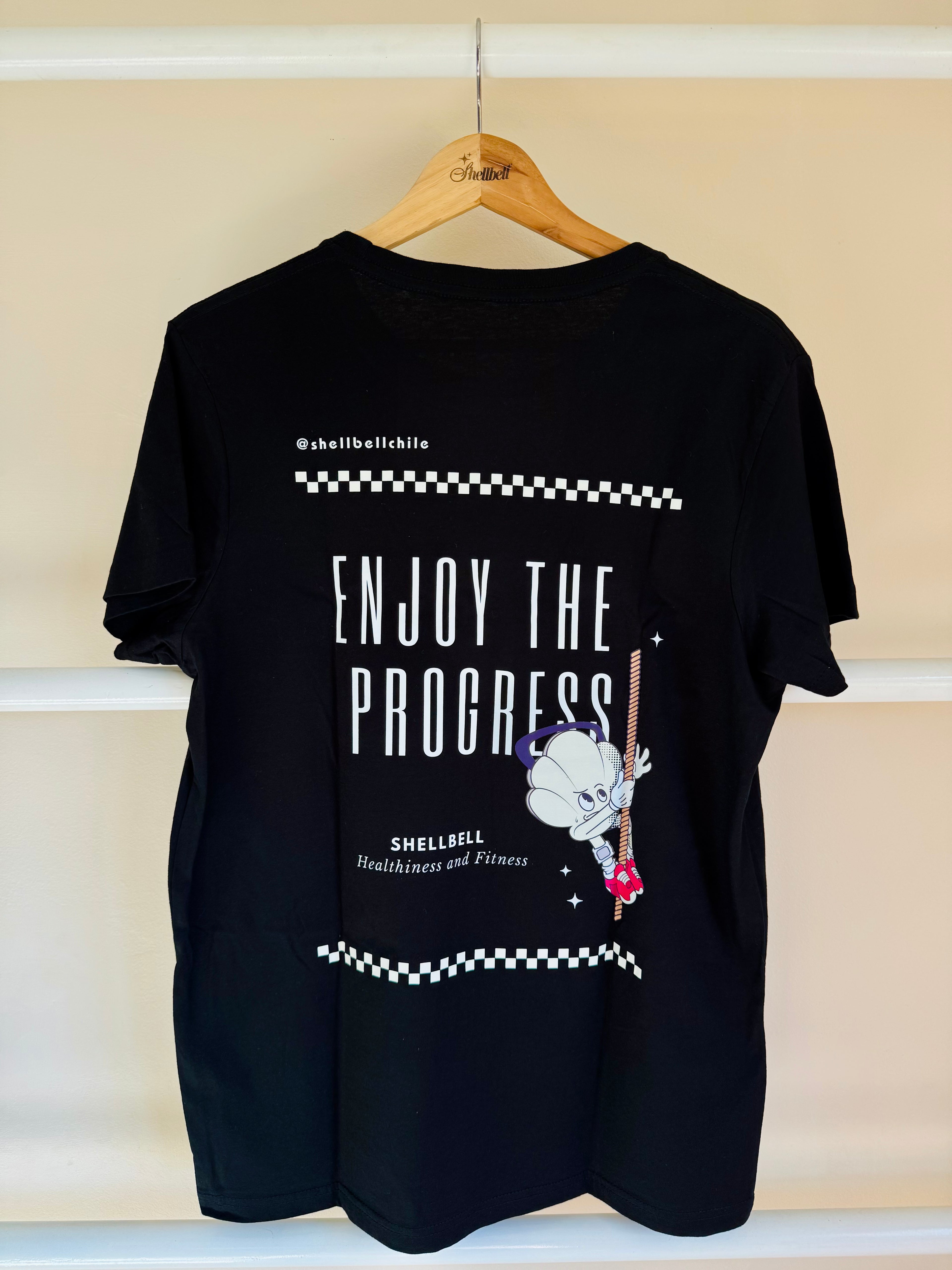 Polera Negra Enjoy the Progress