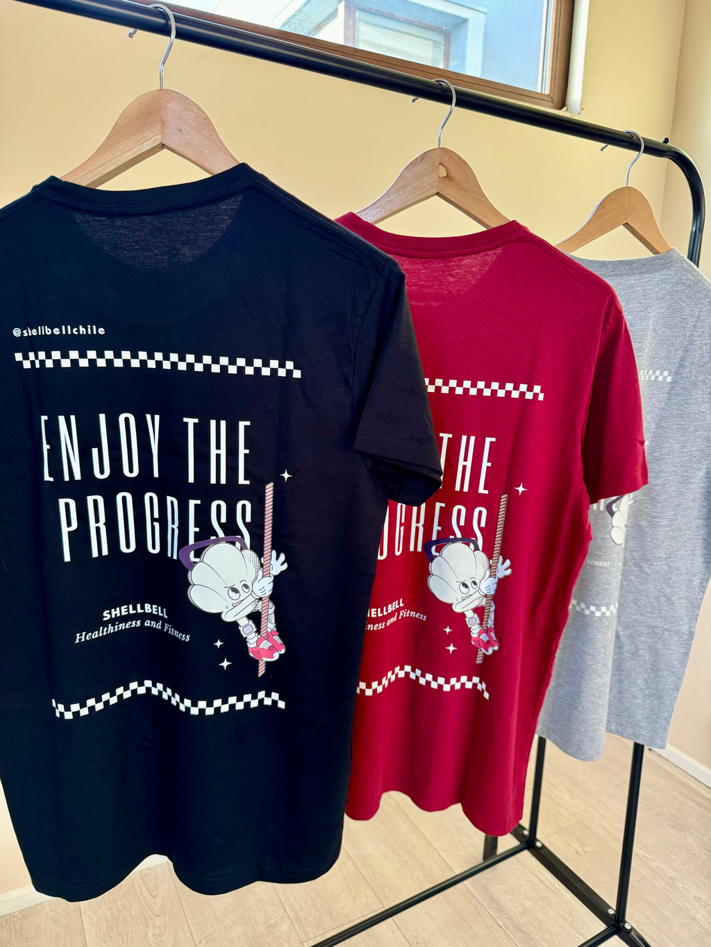 Polera Negra Enjoy the Progress